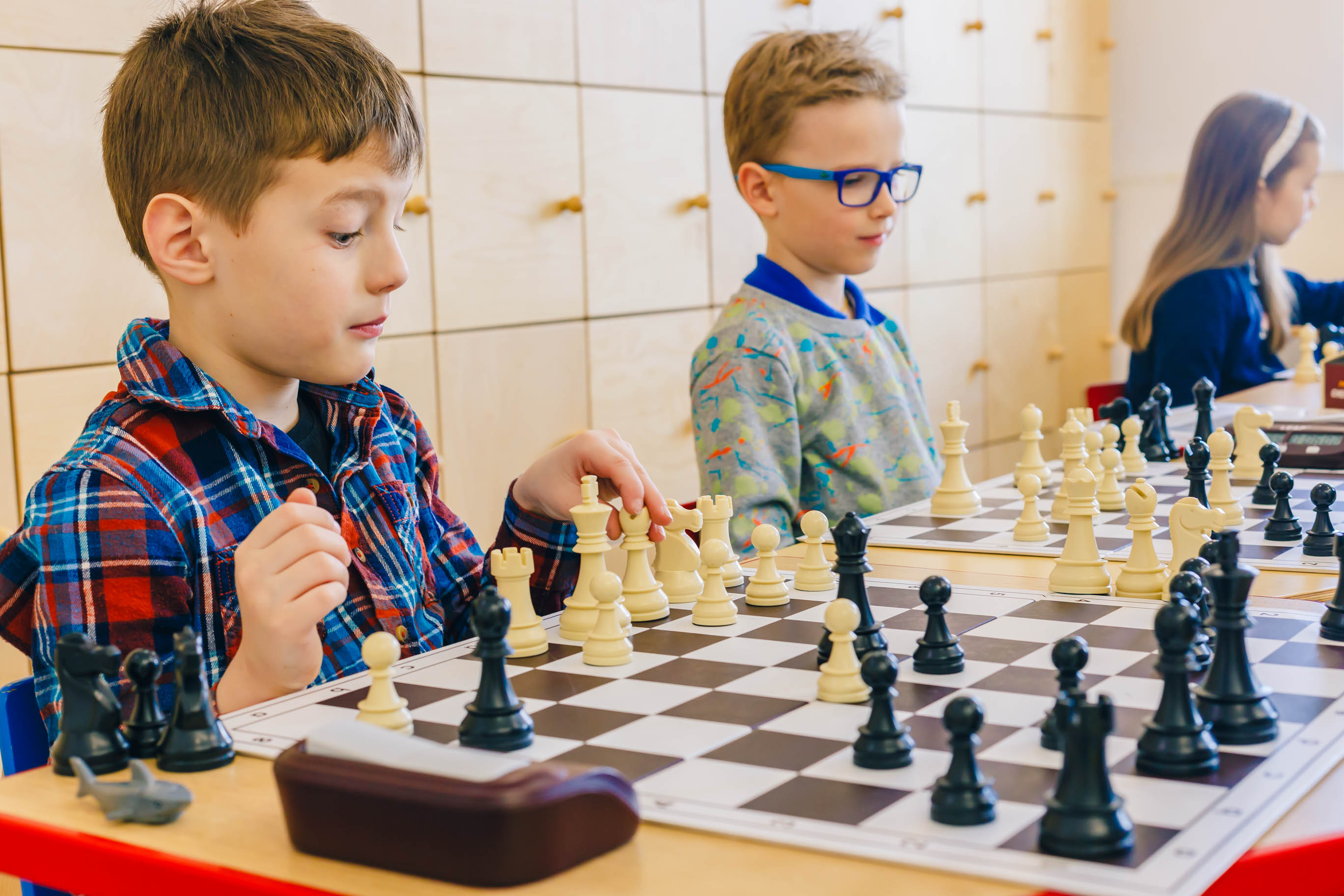 Как научиться играть в шахматы взрослому. Шахматы для детей. Шахматный турнир для детей. Шахматы для дошкольников.